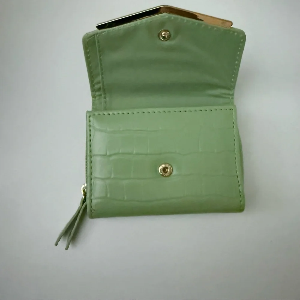 [5x$25] ⭐️ Trifold Sage Green Wallet with Gold Accent Matcha Mint Faux Leather